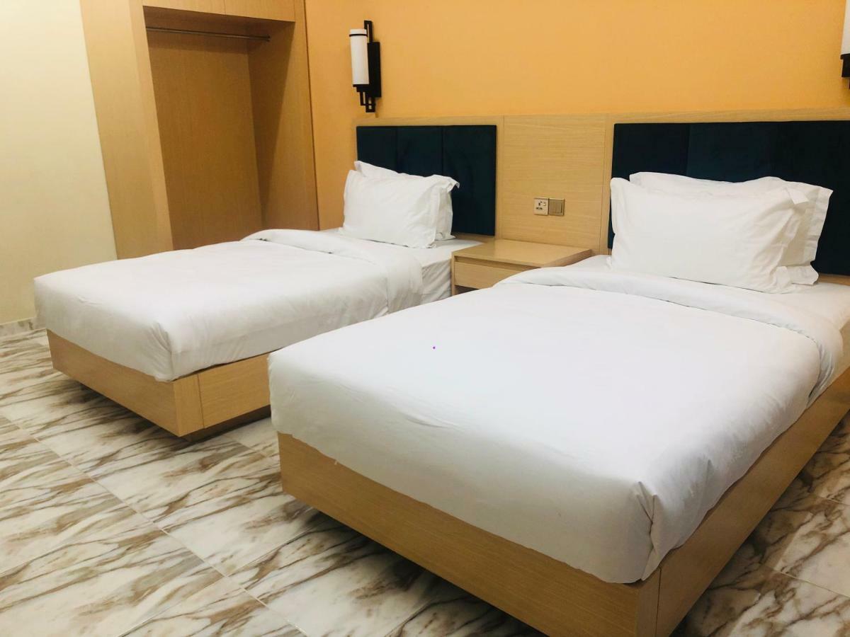 Season Hotel 3*